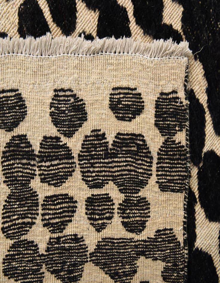 Detail image of 7' 10 x 10' 9 Hand Knotted Darya Wool Rug