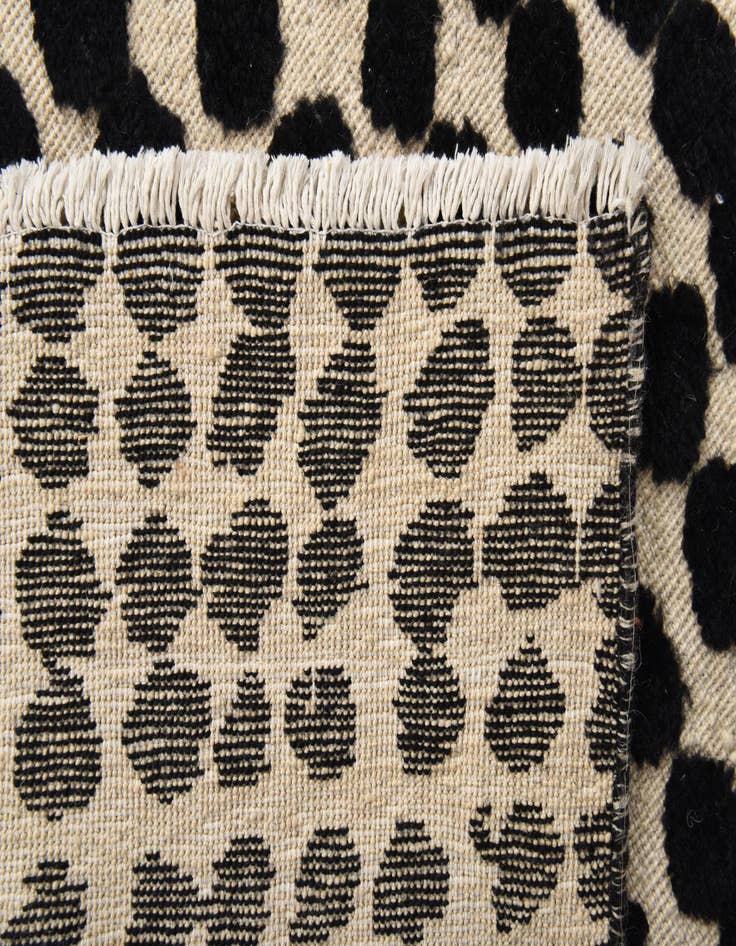 Detail image of 8' 10 x 12'  Hand Knotted Darya Wool Rug