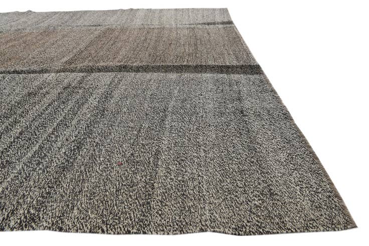 Detail image of 9' 10 x 11' Hand Woven Darya Wool Rug