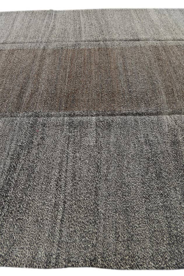 Detail image of 9' 10 x 11' Hand Woven Darya Wool Rug