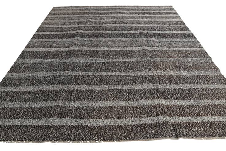 Detail image of 9' 9 x 11' 3 Hand Woven Darya Wool Rug