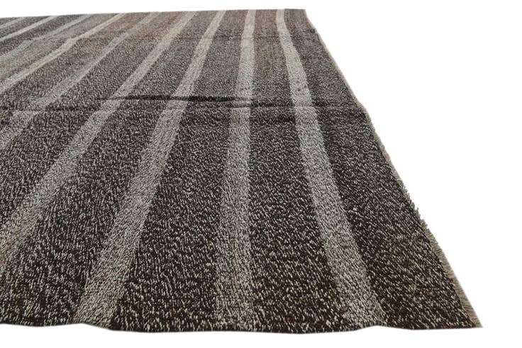 Detail image of 9' 9 x 11' 3 Hand Woven Darya Wool Rug