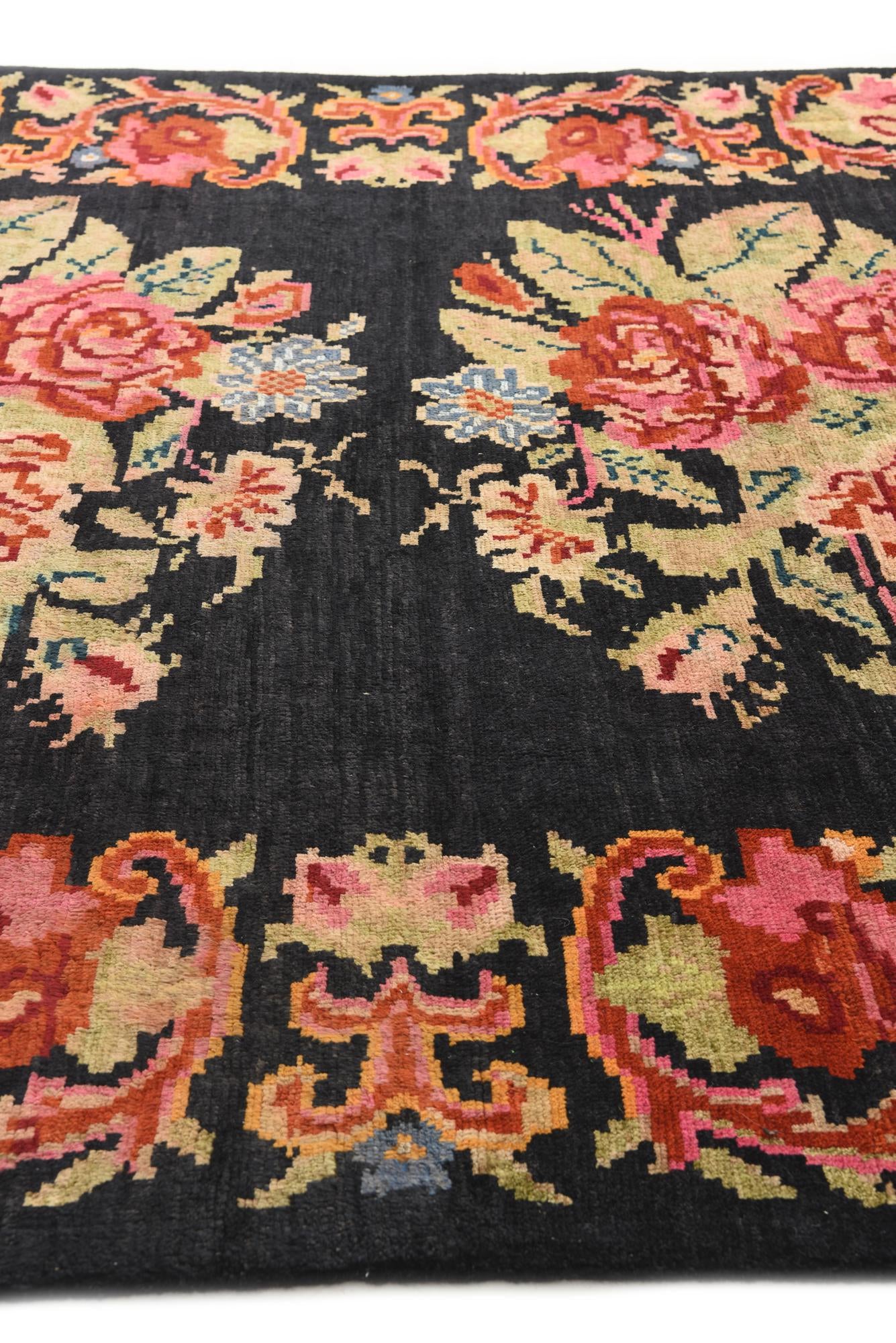 8' x 10' 3 Hand Knotted Darya Rug
