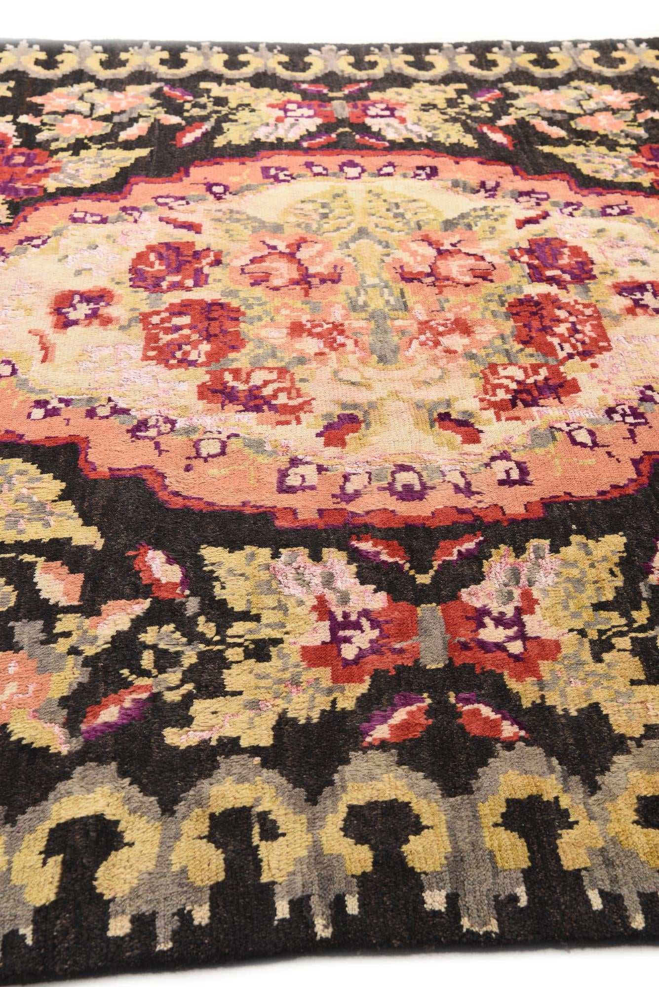 8' x 9' 9 Hand Knotted Darya Rug