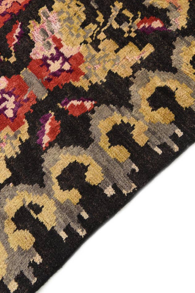 Detail image of 8' x 9' 9 Hand Knotted Darya Rug