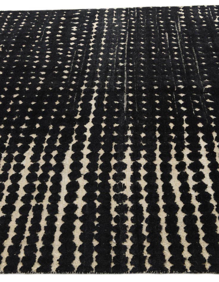 Detail image of 6' 5 x 10' 5  Hand Knotted Darya Wool Rug