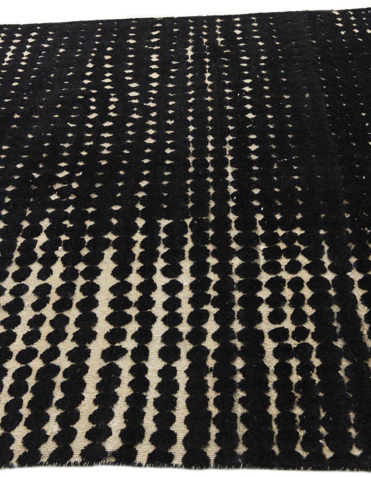 Detail image of 6' 6 x 10'  Hand Knotted Darya Wool Rug