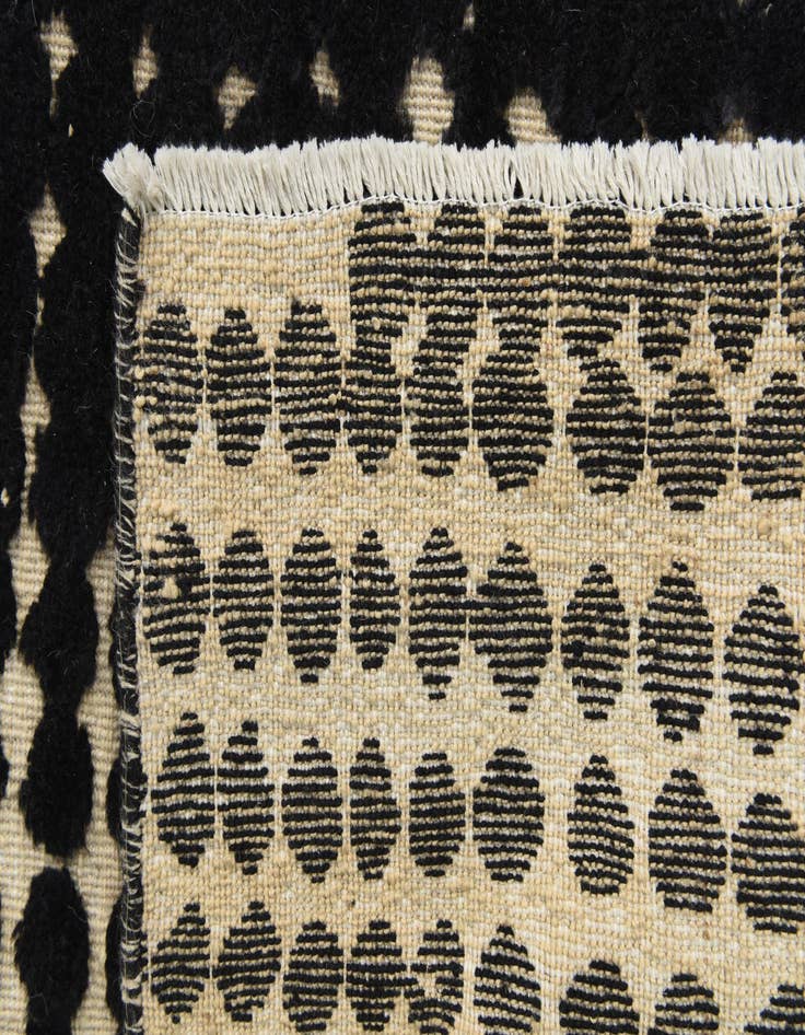 Detail image of 6' 6 x 10'  Hand Knotted Darya Wool Rug