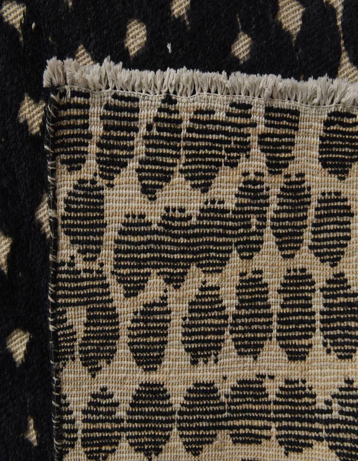 Detail image of 7' 10 x 10' 5  Hand Knotted Darya Wool Rug