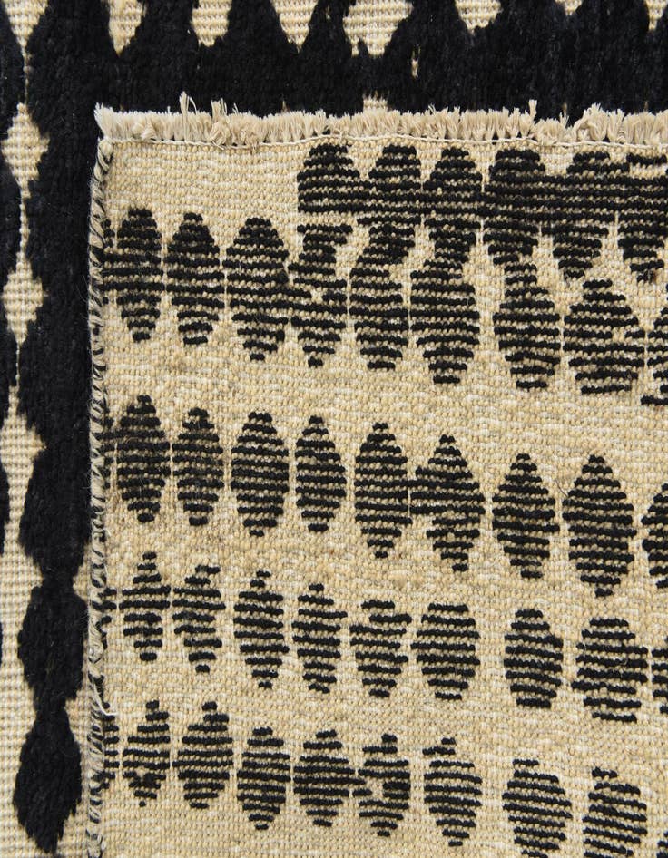 Detail image of 6' 3 x 10'  Hand Knotted Darya Wool Rug