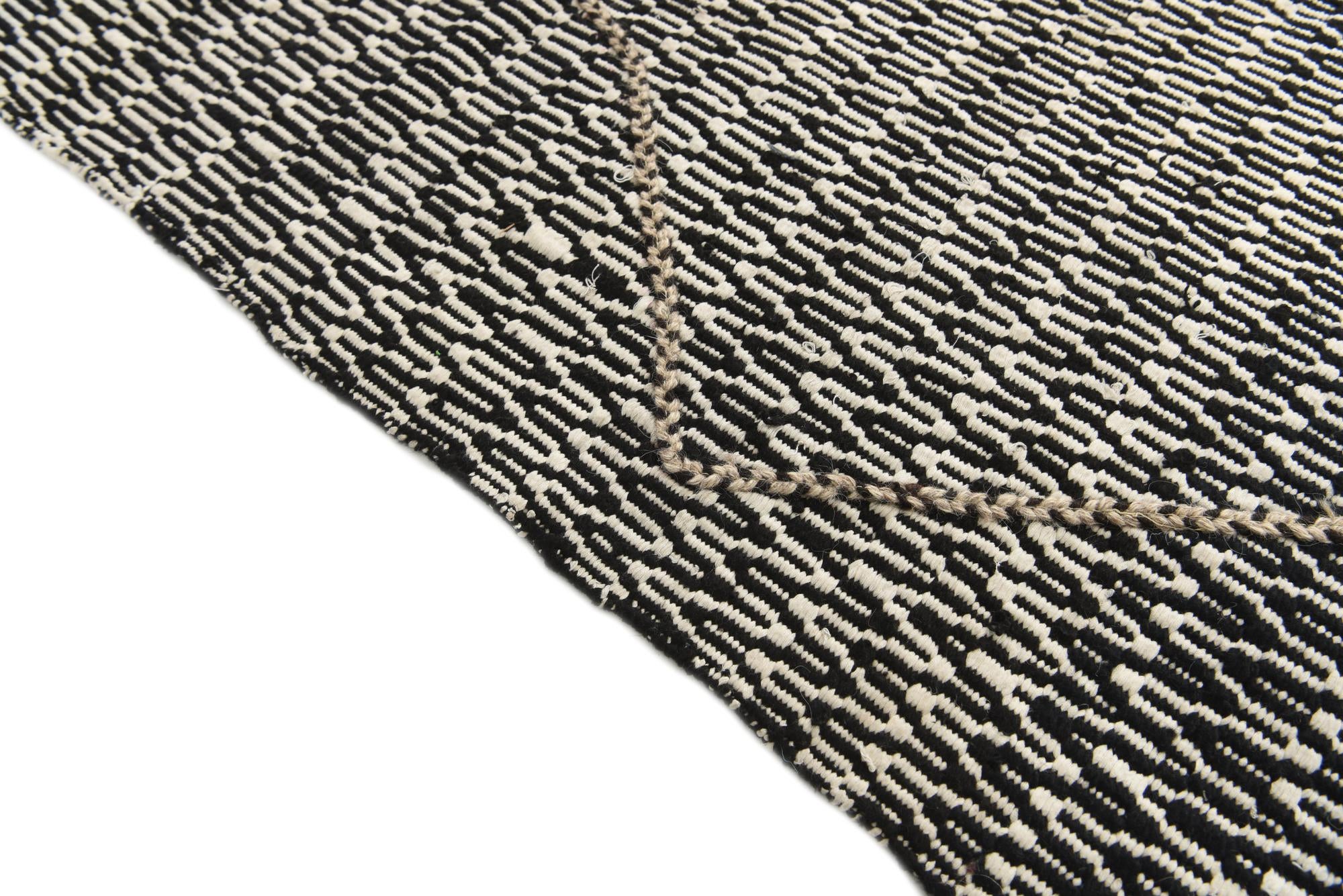 8' 7 x 11' 5 Hand Knotted Darya Wool Rug