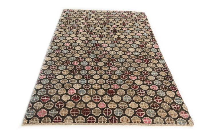 Detail image of 4' 10 x 7' 9 Hand Knotted Darya Wool Rug