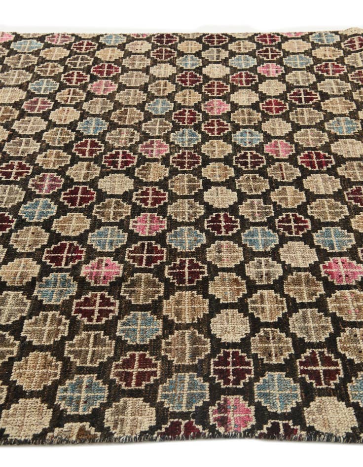 Detail image of 4' 10 x 7' 9  Hand Knotted Darya Wool Rug