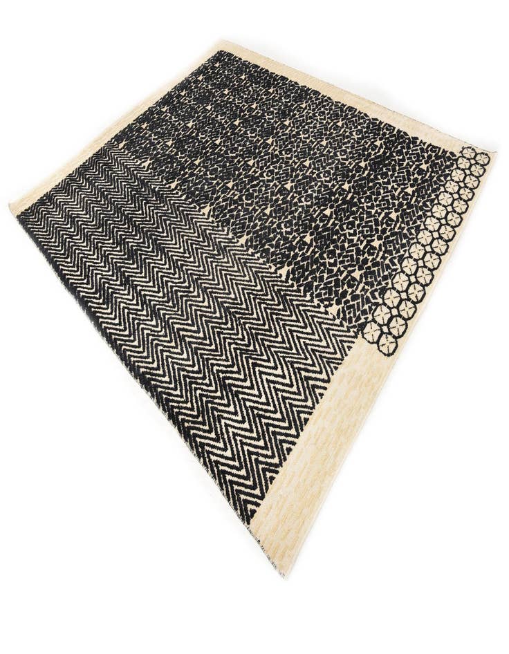 Detail image of 7' 10 x 9' 11  Hand Knotted Darya Wool Rug