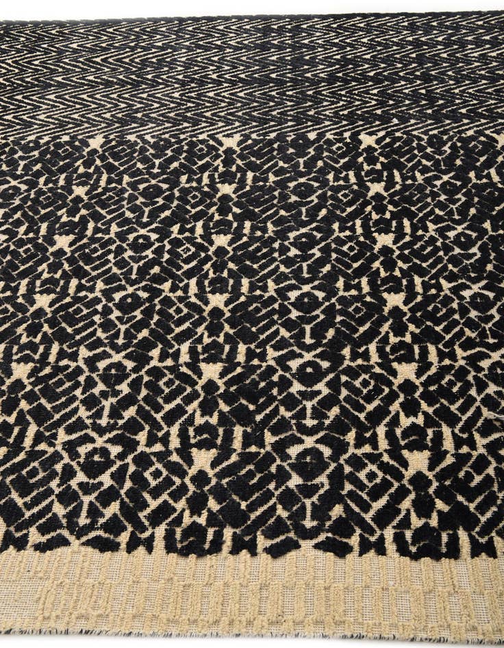 Detail image of 7' 10 x 9' 11  Hand Knotted Darya Wool Rug