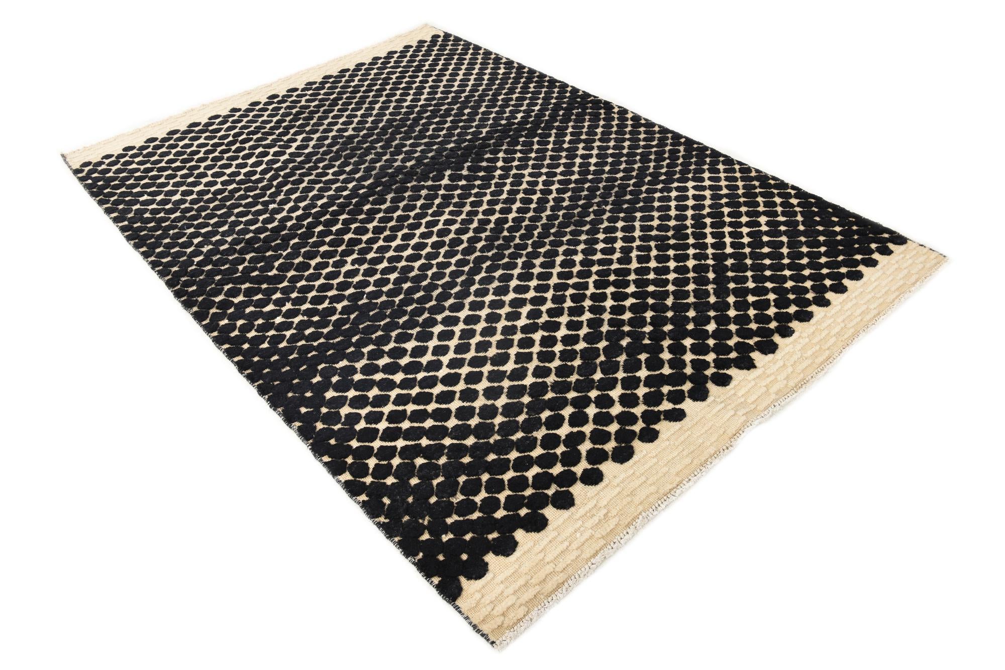 5' 8 x 8' Hand Knotted Darya Wool Rug