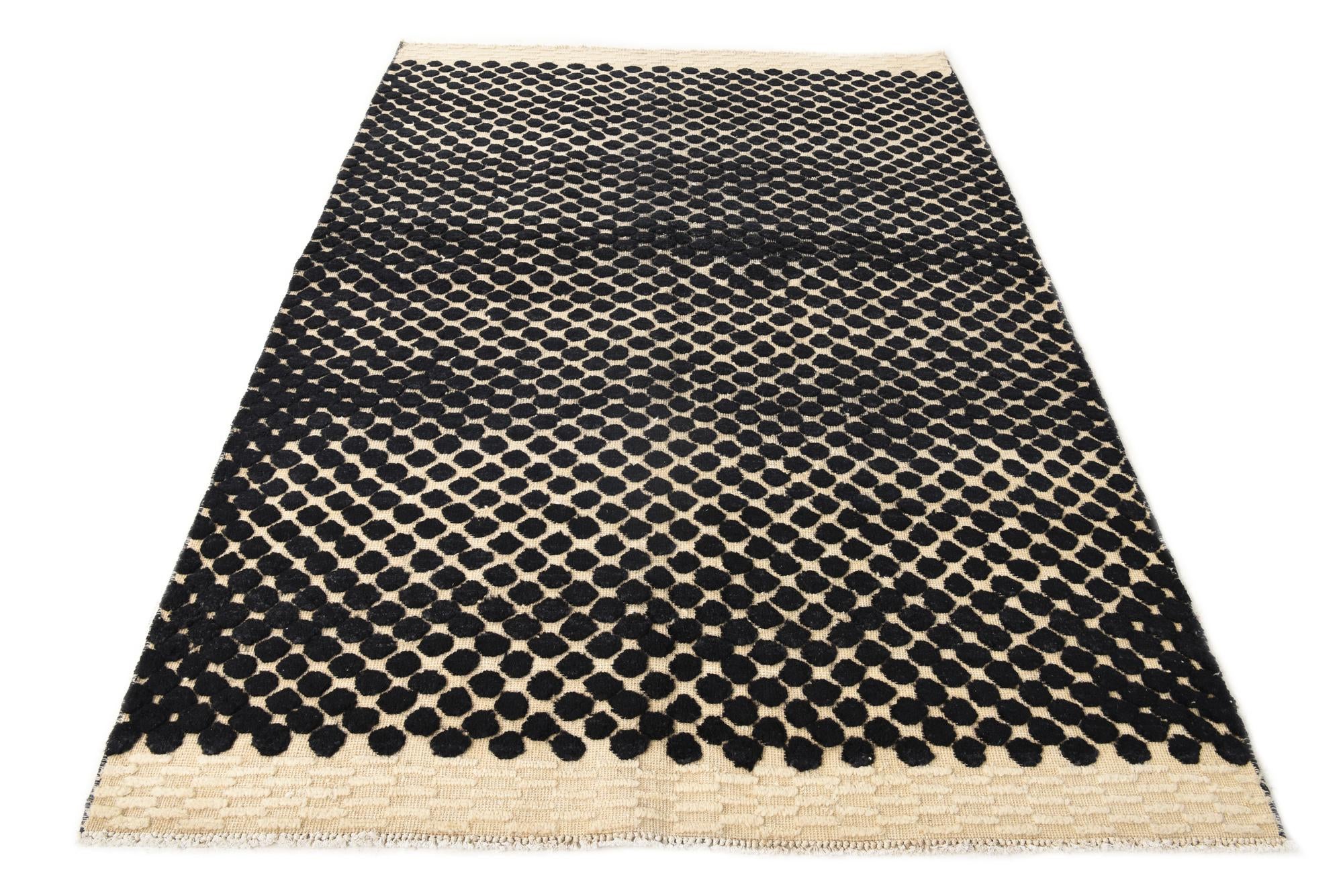 5' 8 x 8' Hand Knotted Darya Wool Rug