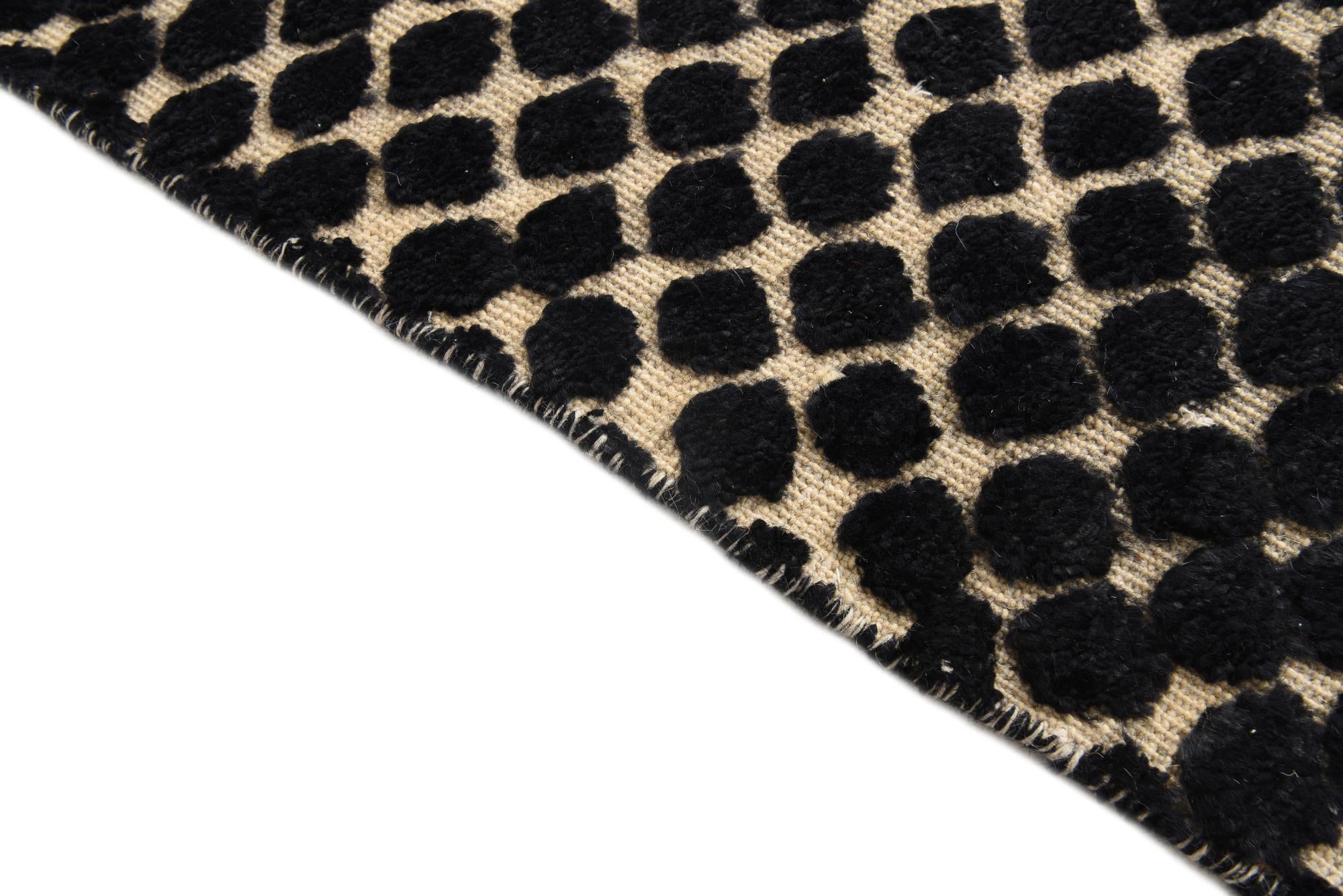 5' 8 x 8' Hand Knotted Darya Wool Rug