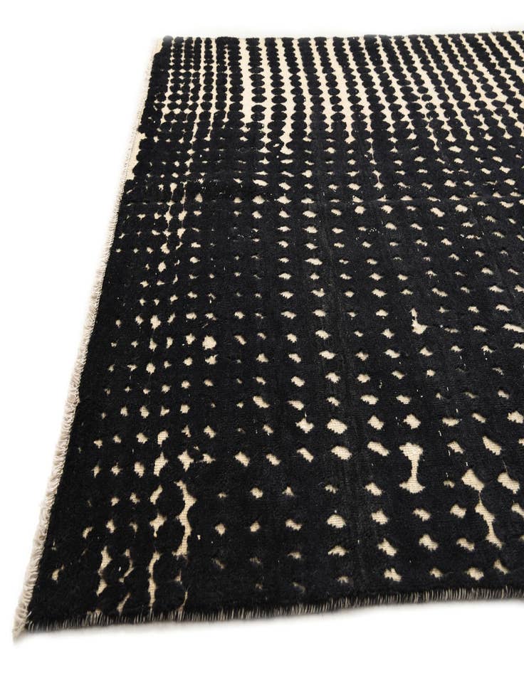 Detail image of 6' 6 x 10' 3  Hand Knotted Darya Wool Rug