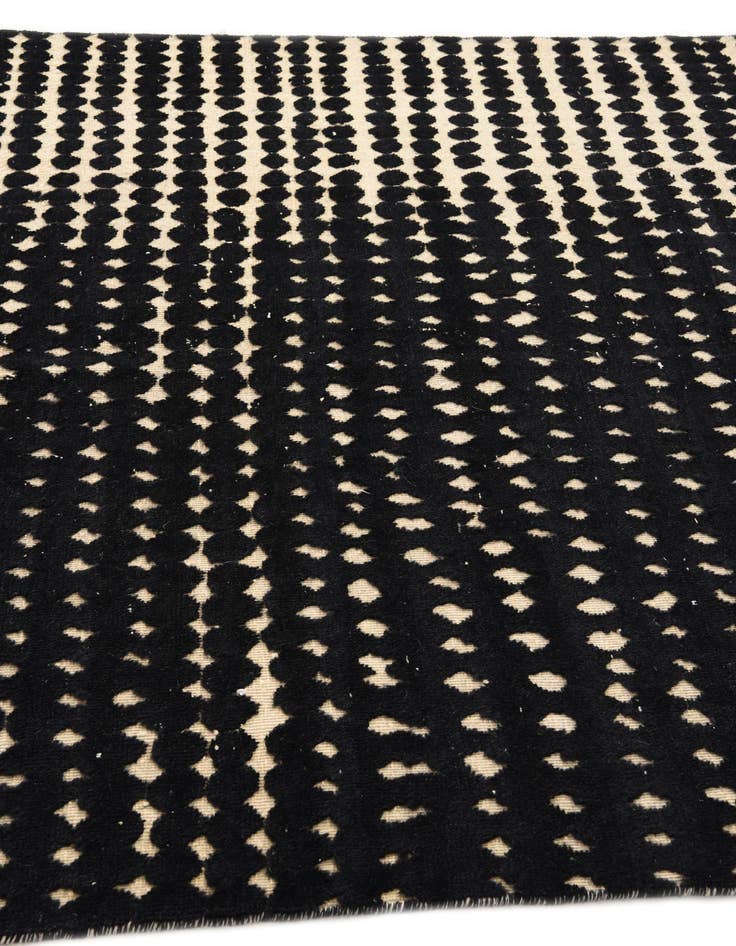 Detail image of 6' 6 x 10' 3  Hand Knotted Darya Wool Rug