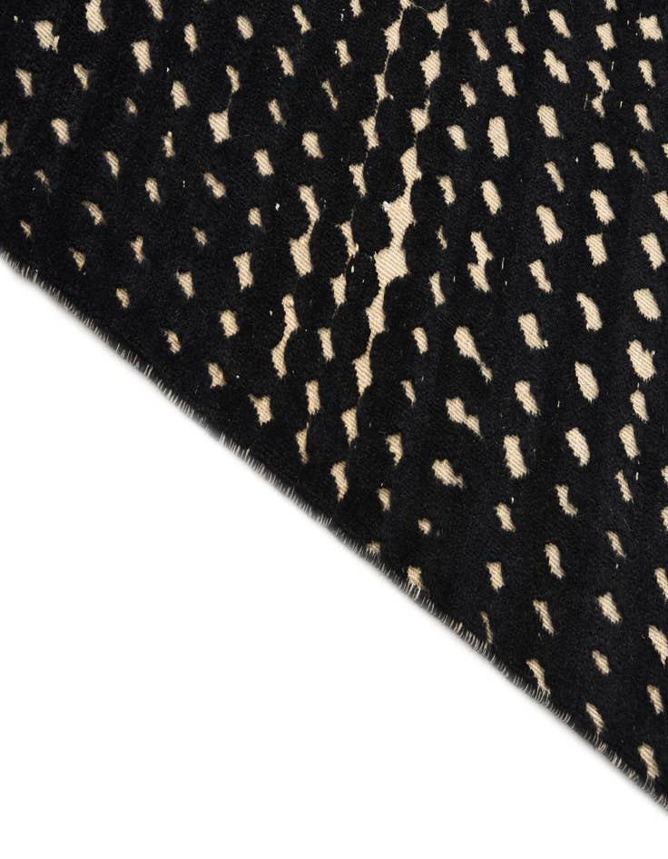 Detail image of 6' 6 x 10' 3  Hand Knotted Darya Wool Rug