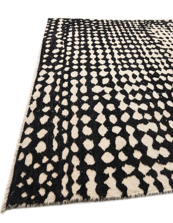 Detail image of 6' 4 x 10' 5  Hand Knotted Darya Wool Rug