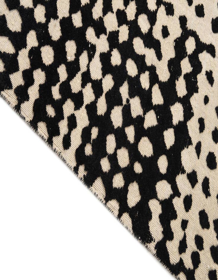 Detail image of 6' 4 x 10' 5  Hand Knotted Darya Wool Rug