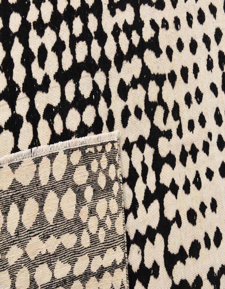 Detail image of 6' 4 x 10' 5  Hand Knotted Darya Wool Rug