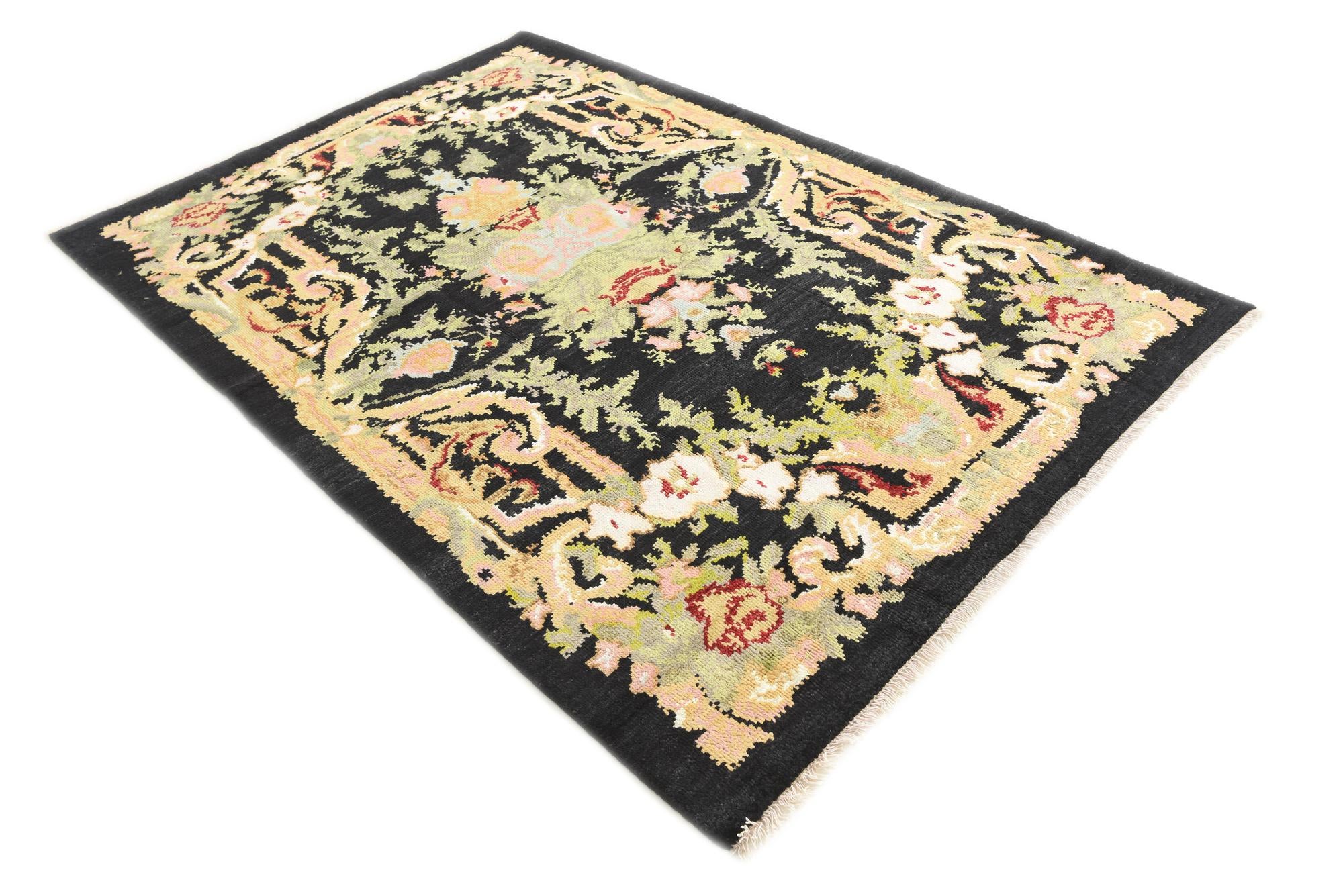 5' 6 x 8' Hand Knotted Darya Rug
