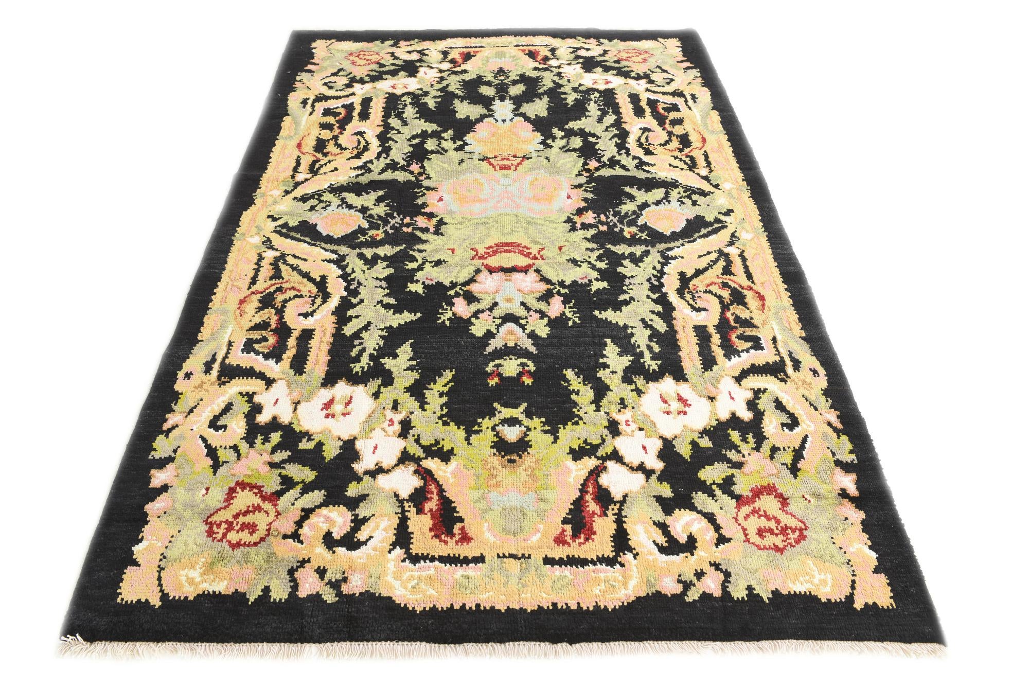 5' 6 x 8' Hand Knotted Darya Rug