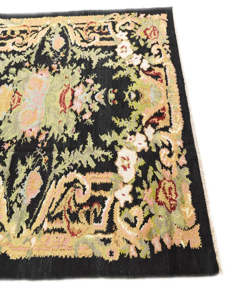 Detail image of 5' 6 x 8'  Hand Knotted Darya Rug