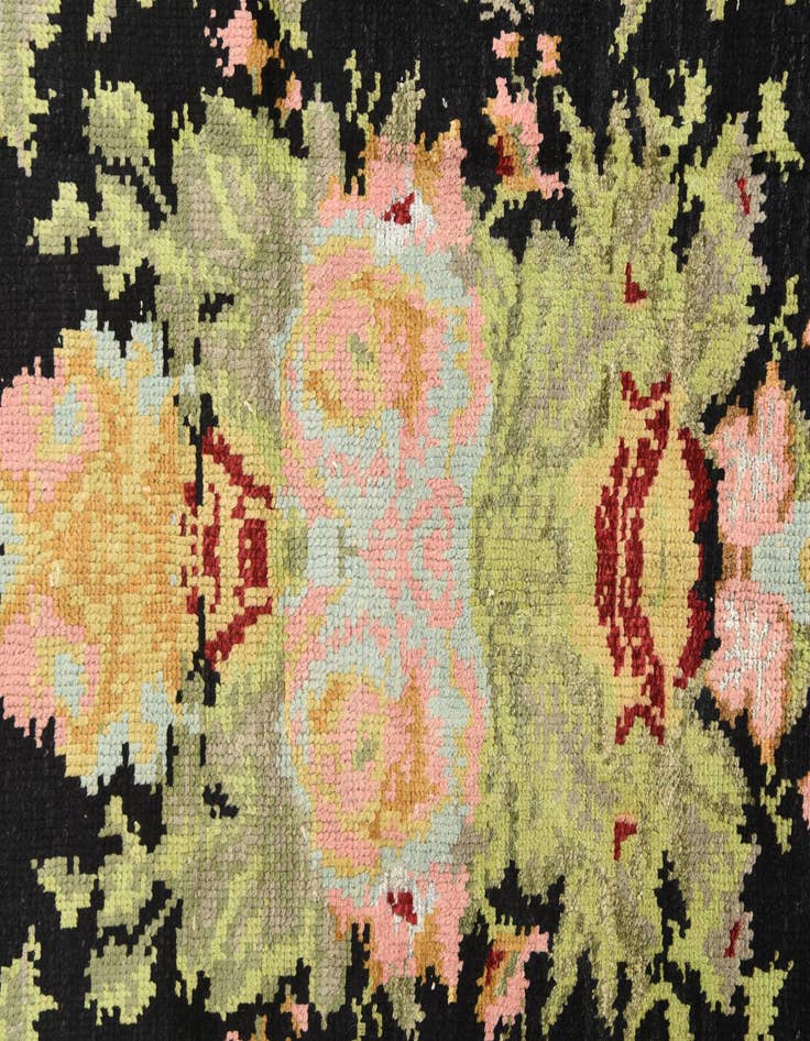 Detail image of 5' 6 x 8'  Hand Knotted Darya Rug