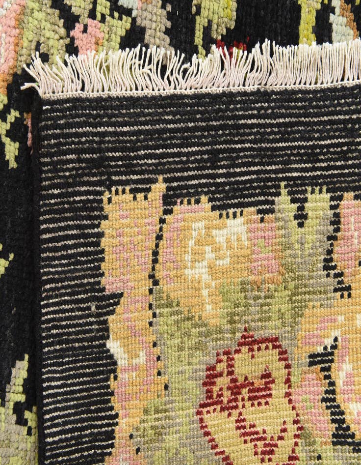 Detail image of 5' 6 x 8'  Hand Knotted Darya Rug