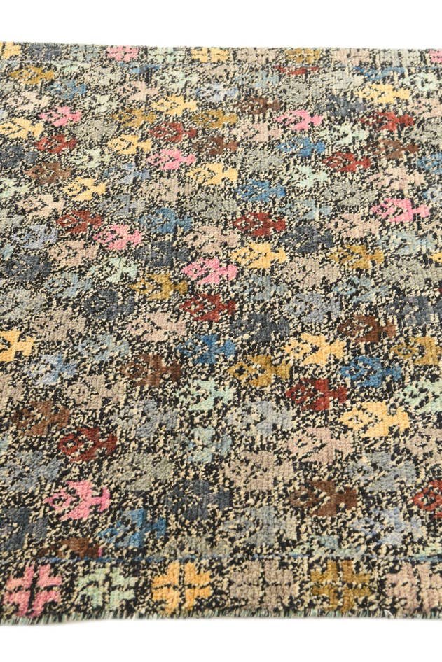 Detail image of 4' 1 x 6' Hand Knotted Darya Wool Rug