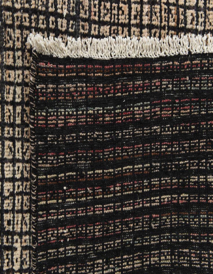 Detail image of 7' 7 x 9' 10  Hand Knotted Darya Wool Rug