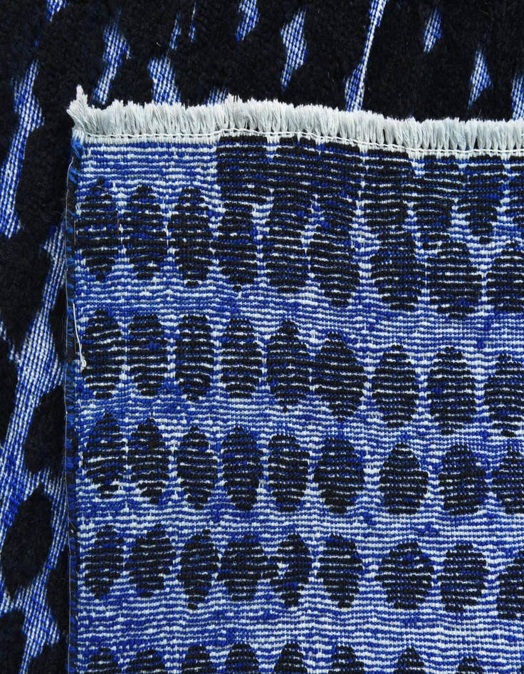 Detail image of 7' 8 x 9' 9  Hand Knotted Darya Wool Rug