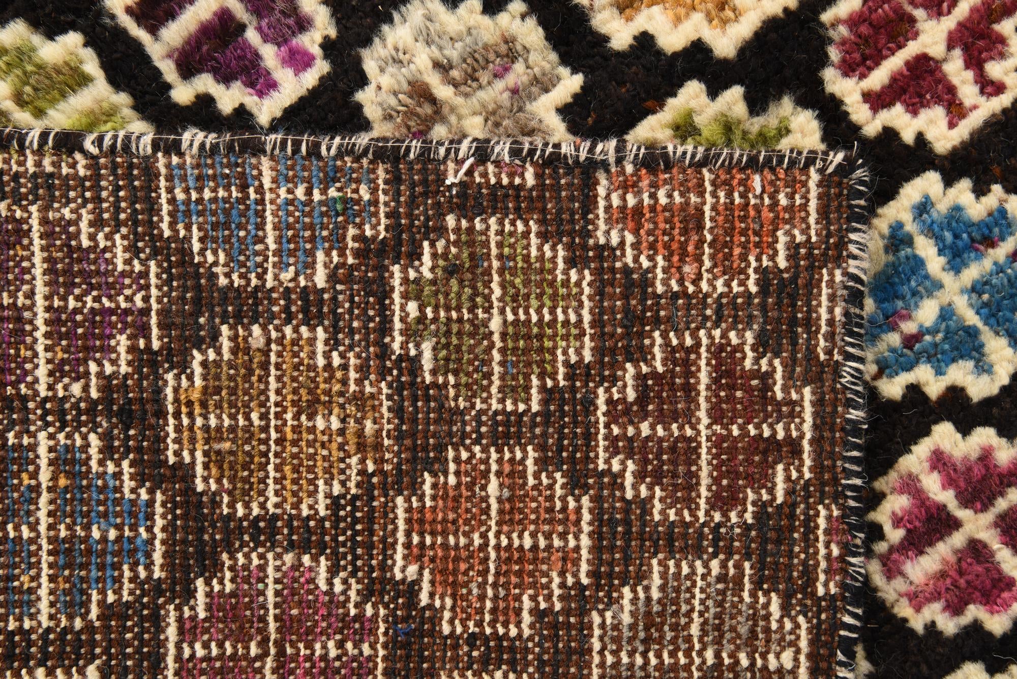 4' 9 x 6' 7 Hand Knotted Darya Wool Rug