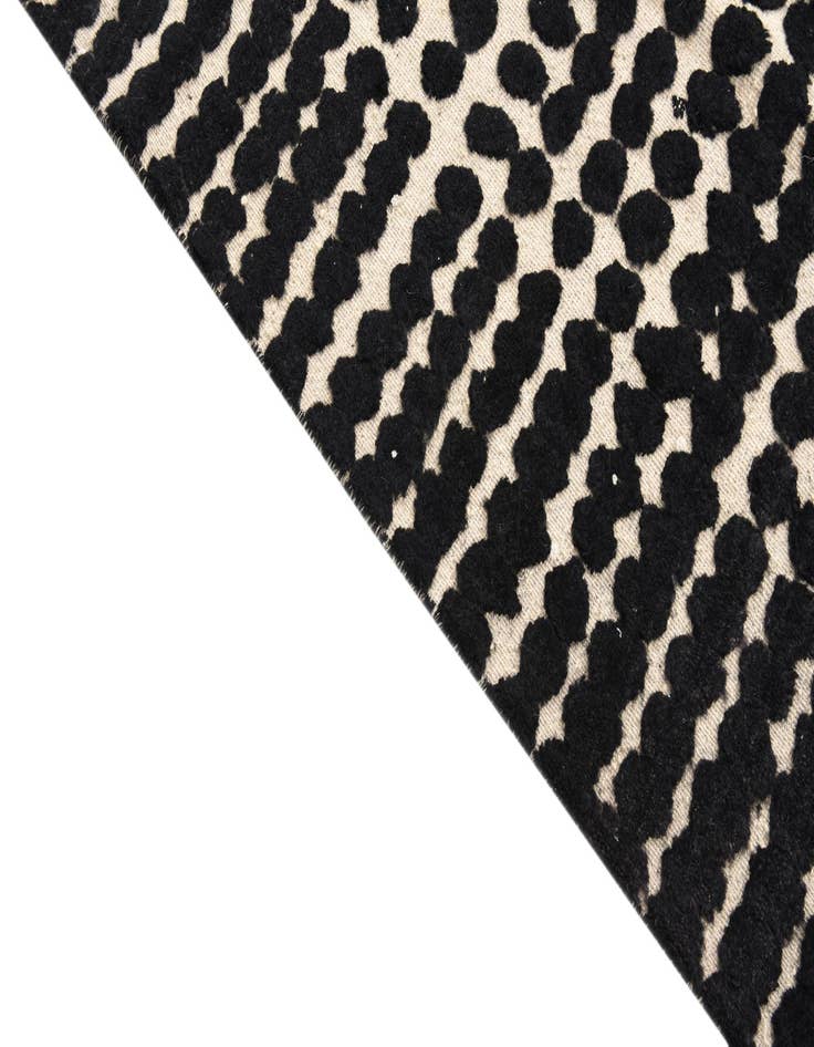 Detail image of 8' 10 x 12'  Hand Knotted Darya Wool Rug