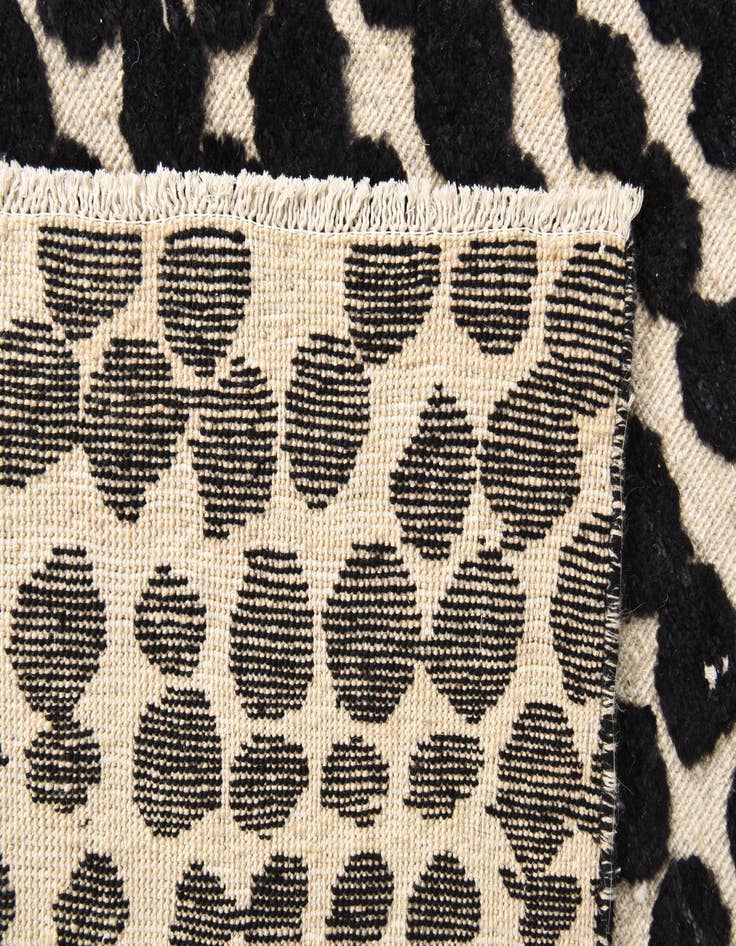 Detail image of 8' 10 x 12'  Hand Knotted Darya Wool Rug