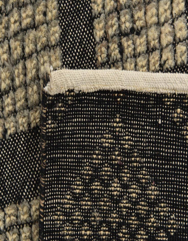 Detail image of 6' 6 x 10' 1  Hand Knotted Darya Wool Rug