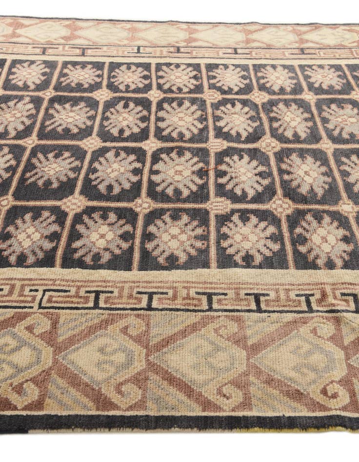 Detail image of 6' 9 x 10'  Hand Knotted Darya Wool Rug