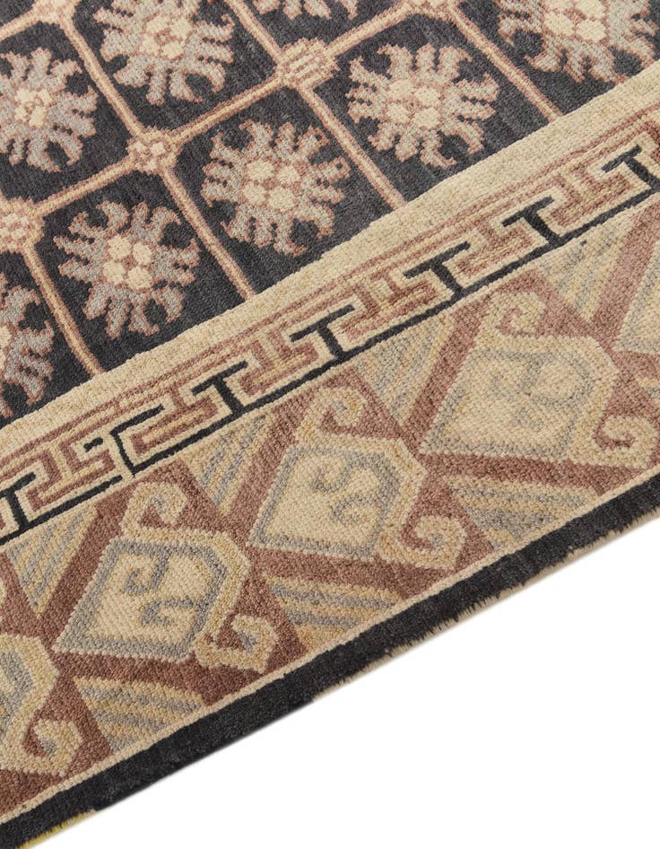 Detail image of 6' 9 x 10'  Hand Knotted Darya Wool Rug