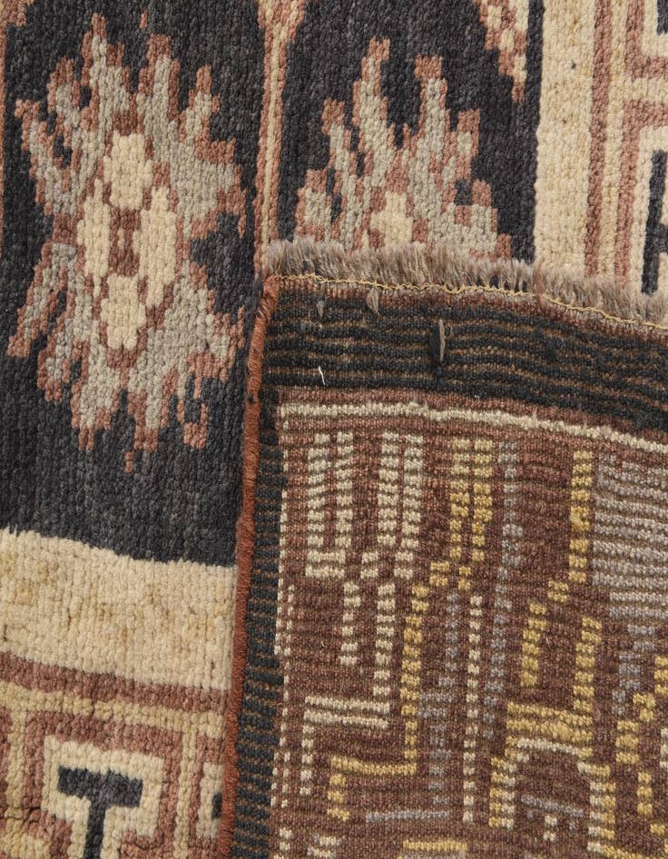 Detail image of 6' 9 x 10'  Hand Knotted Darya Wool Rug