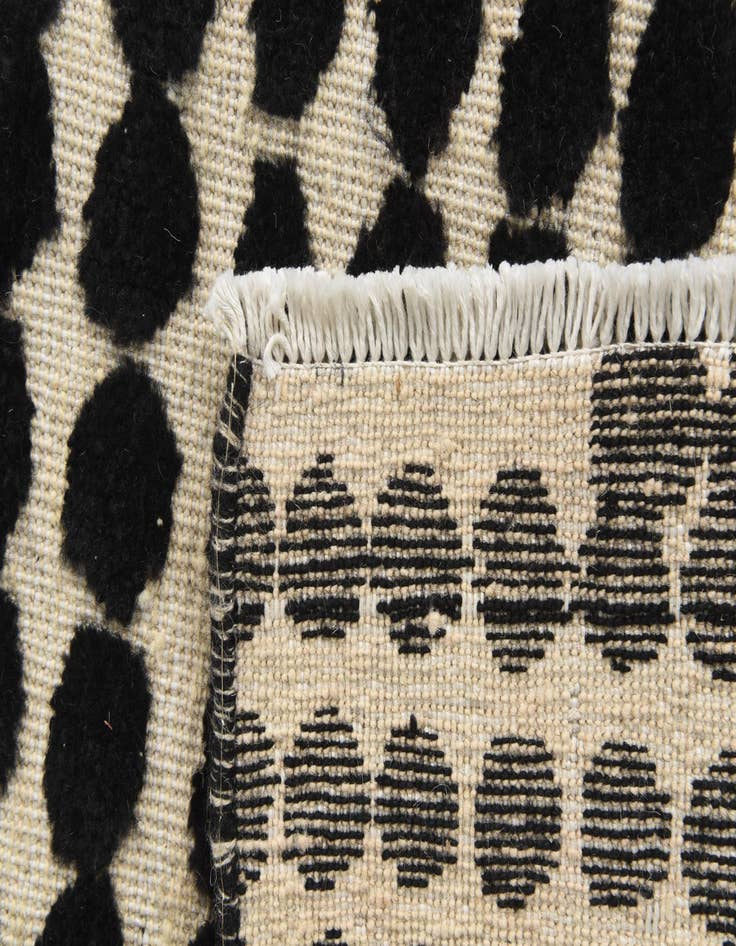 Detail image of 8' x 10'  Hand Knotted Darya Wool Rug