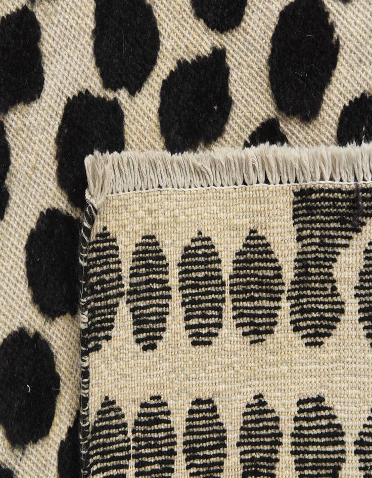 Detail image of 9' 10 x 13' 8  Hand Knotted Darya Wool Rug