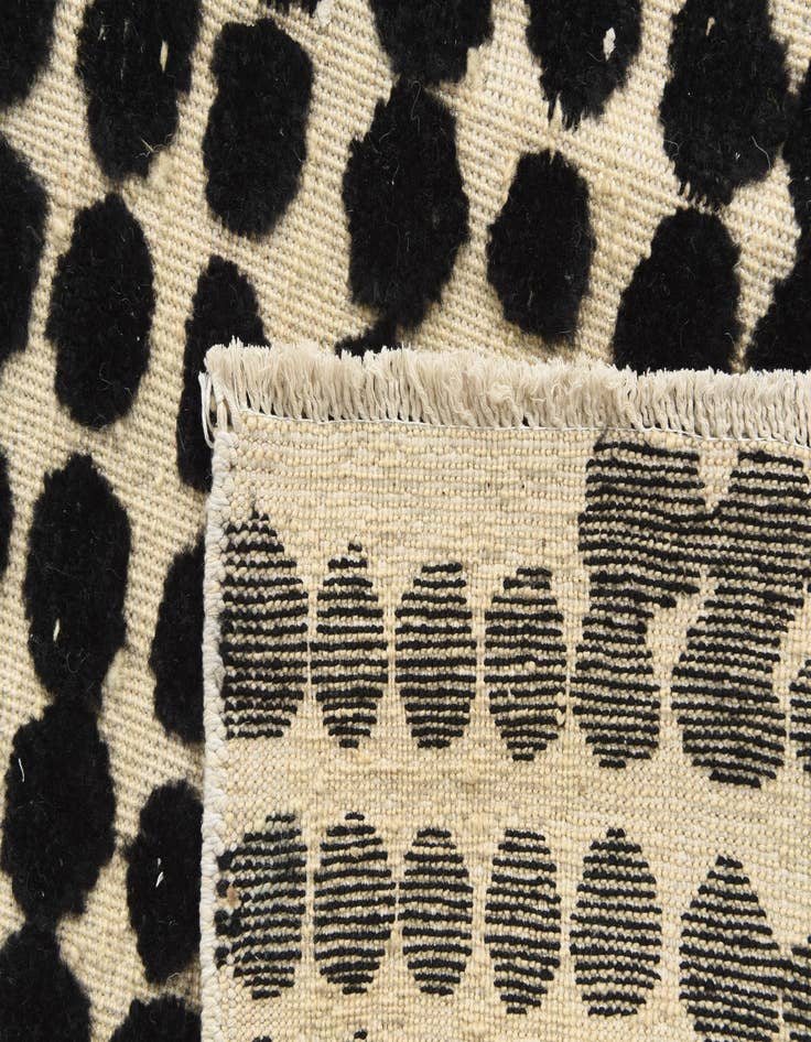 Detail image of 9' 1 x 12' 6 Hand Knotted Darya Wool Rug