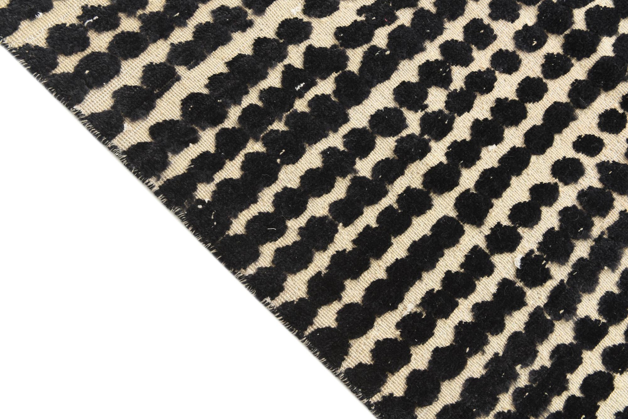 7' 9 x 10' 5 Hand Knotted Darya Wool Rug
