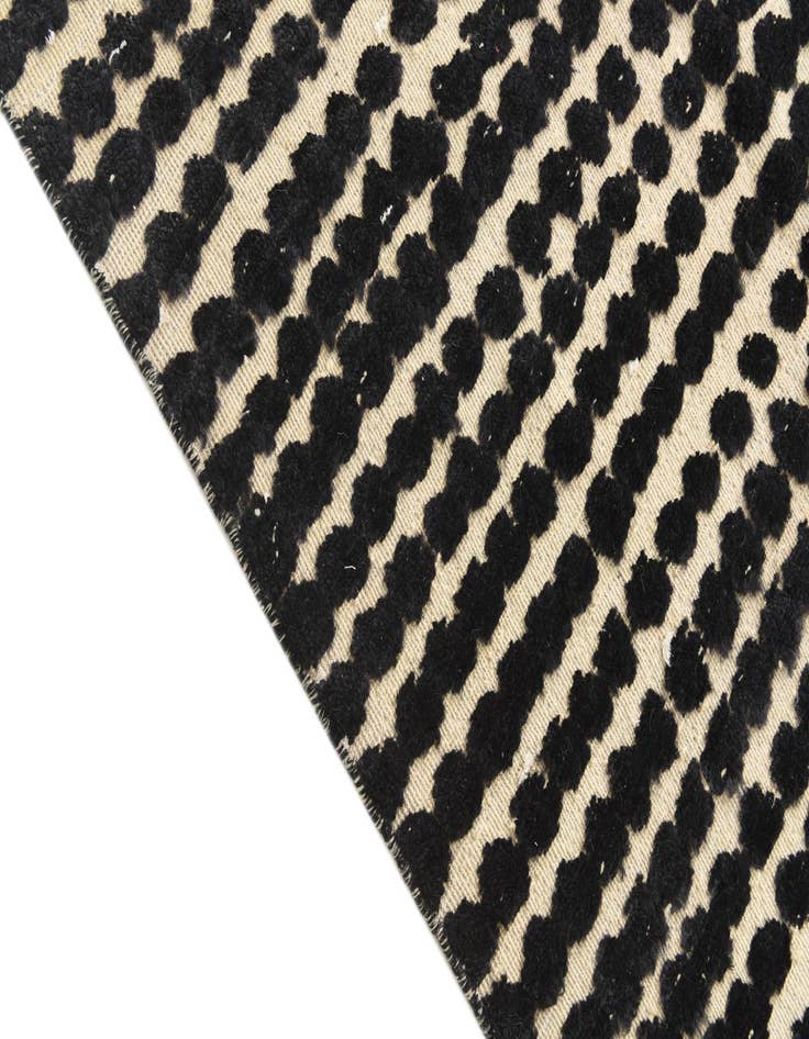 Detail image of 7' 9 x 10' 5  Hand Knotted Darya Wool Rug