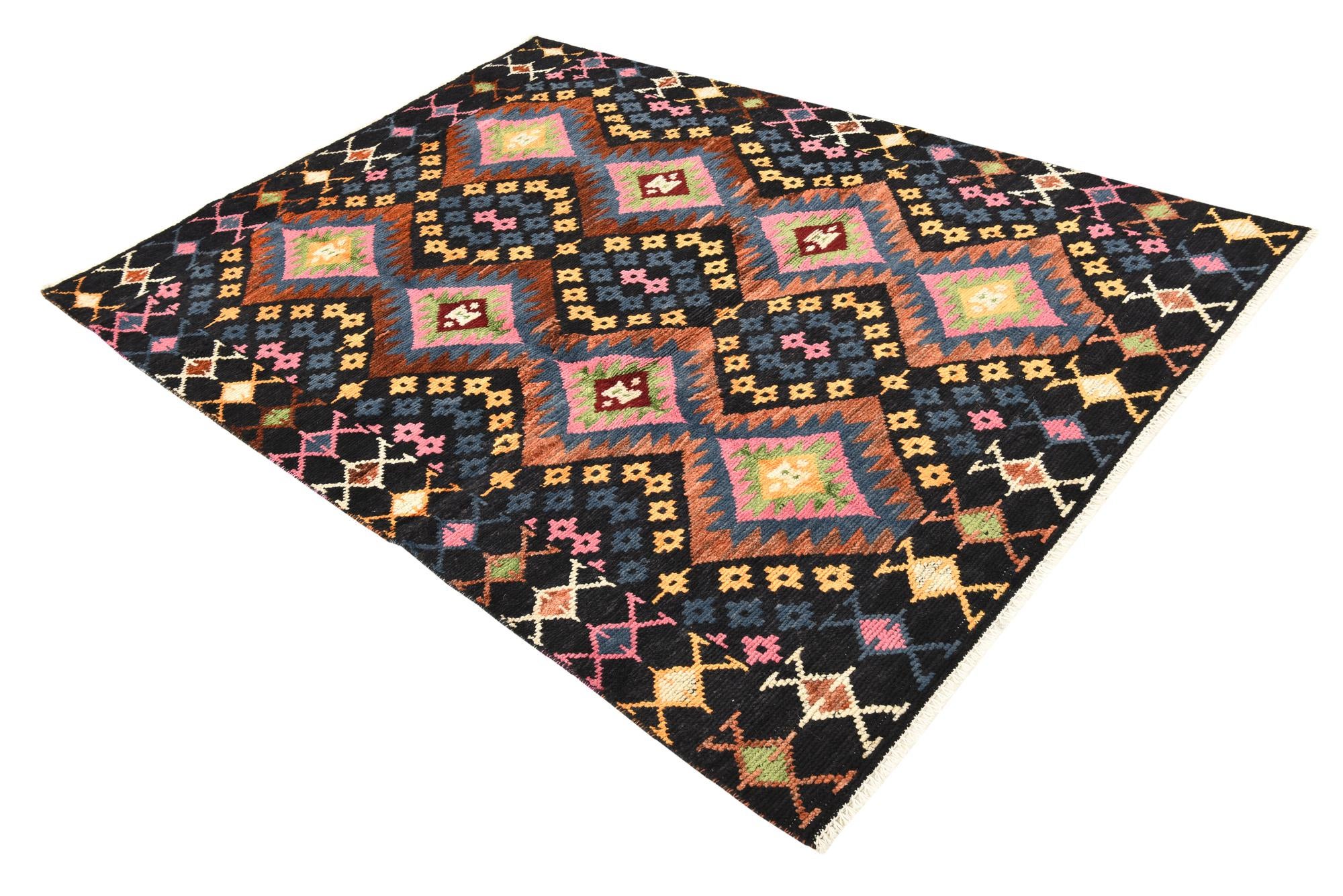 5' 8 x 8' Hand Knotted Darya Rug