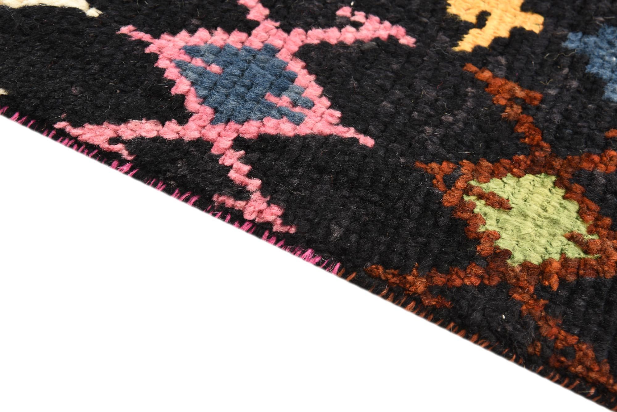 5' 8 x 8' Hand Knotted Darya Rug